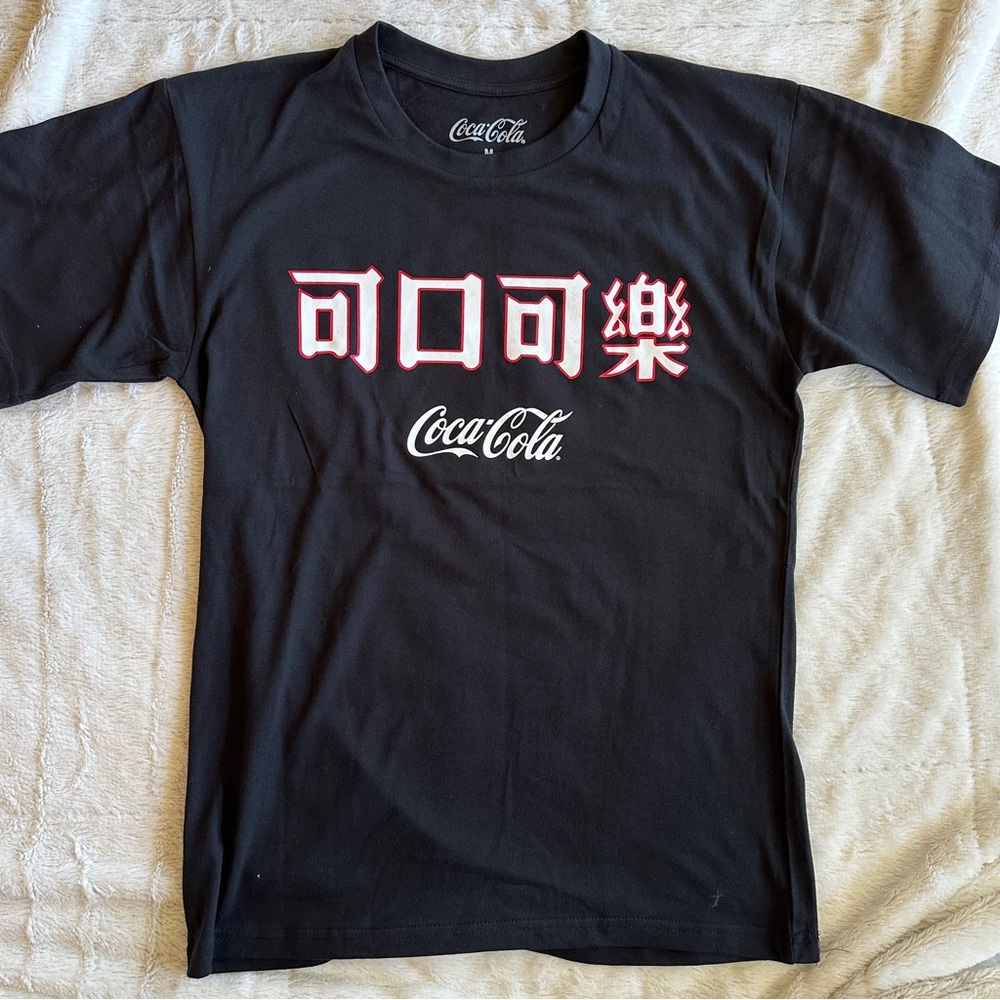 NWOT Coca Cola Graphic Tee with Chinese/Kanji Logo, M